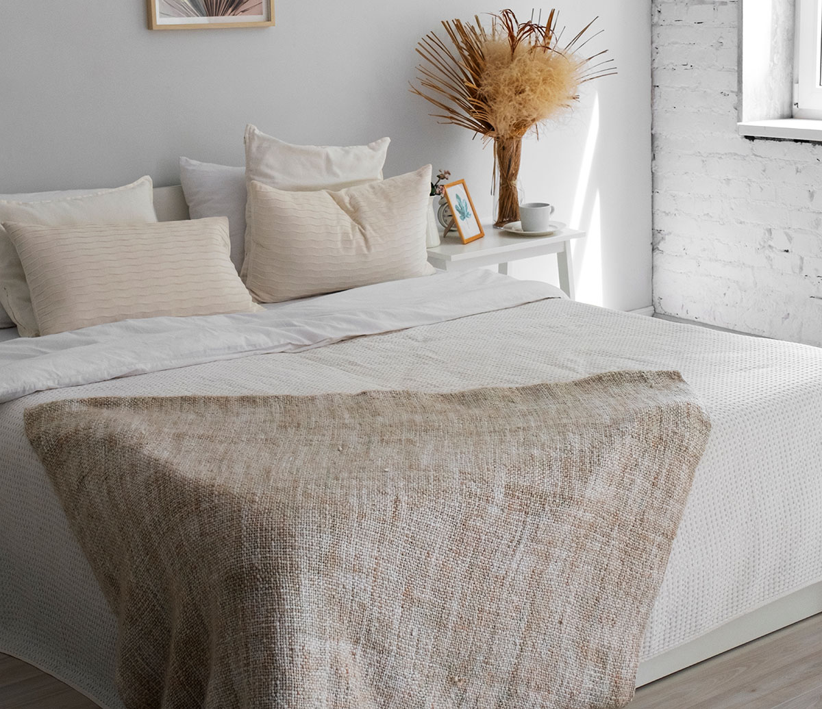 bed-arrangement-with-fresh-sheets-3