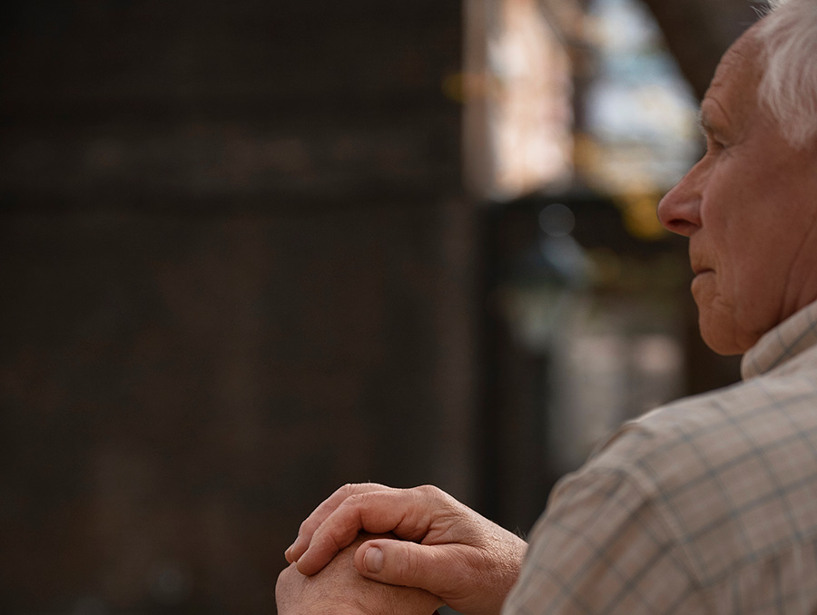 side-view-old-man-sitting-bench7